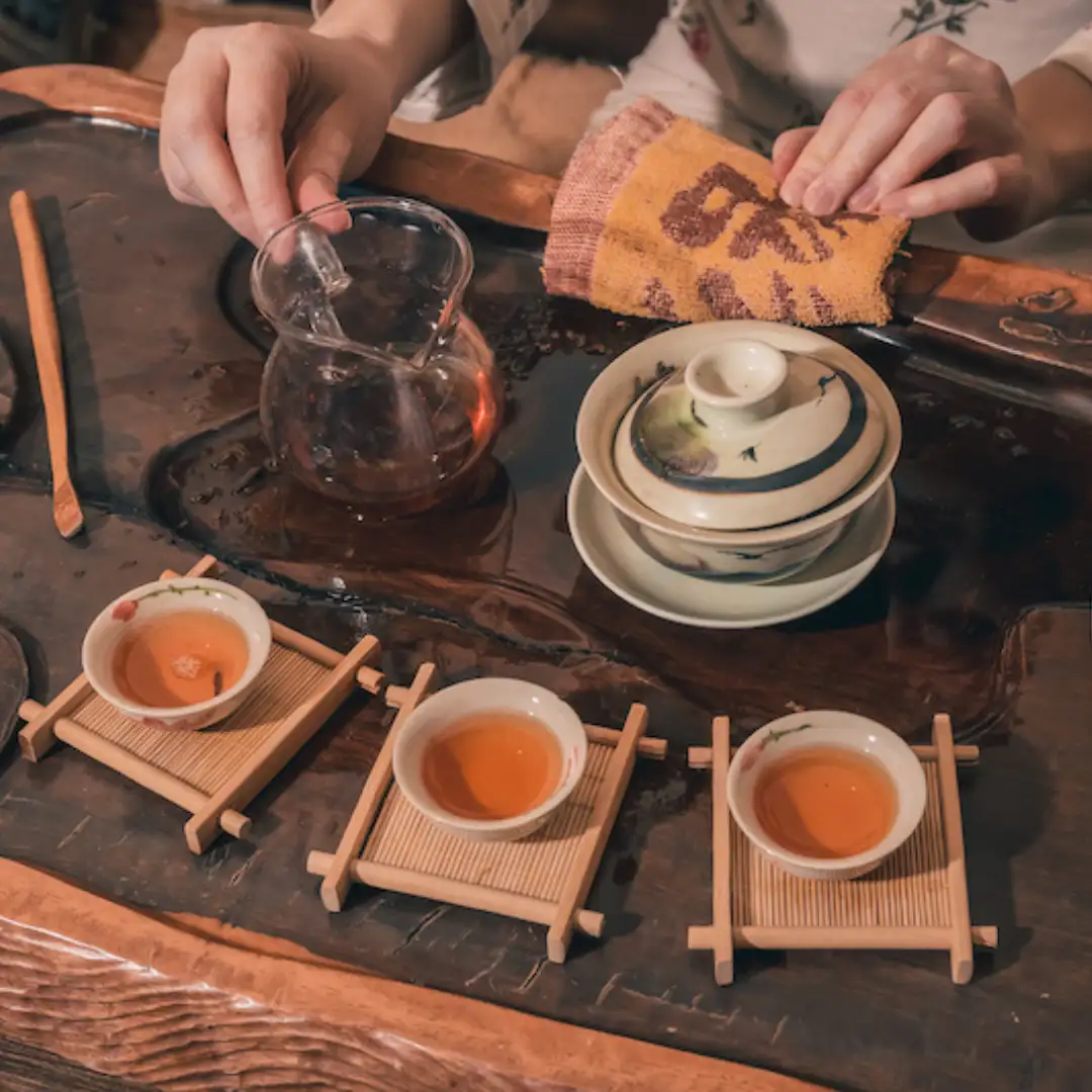 Trà Công Phu (Gongfu Cha) – Nghệ Thuật Pha Trà Tỉ Mỉ