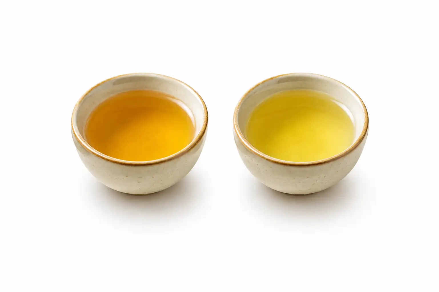So sánh trà Oolong gạo rang và trà xanh gạo rang